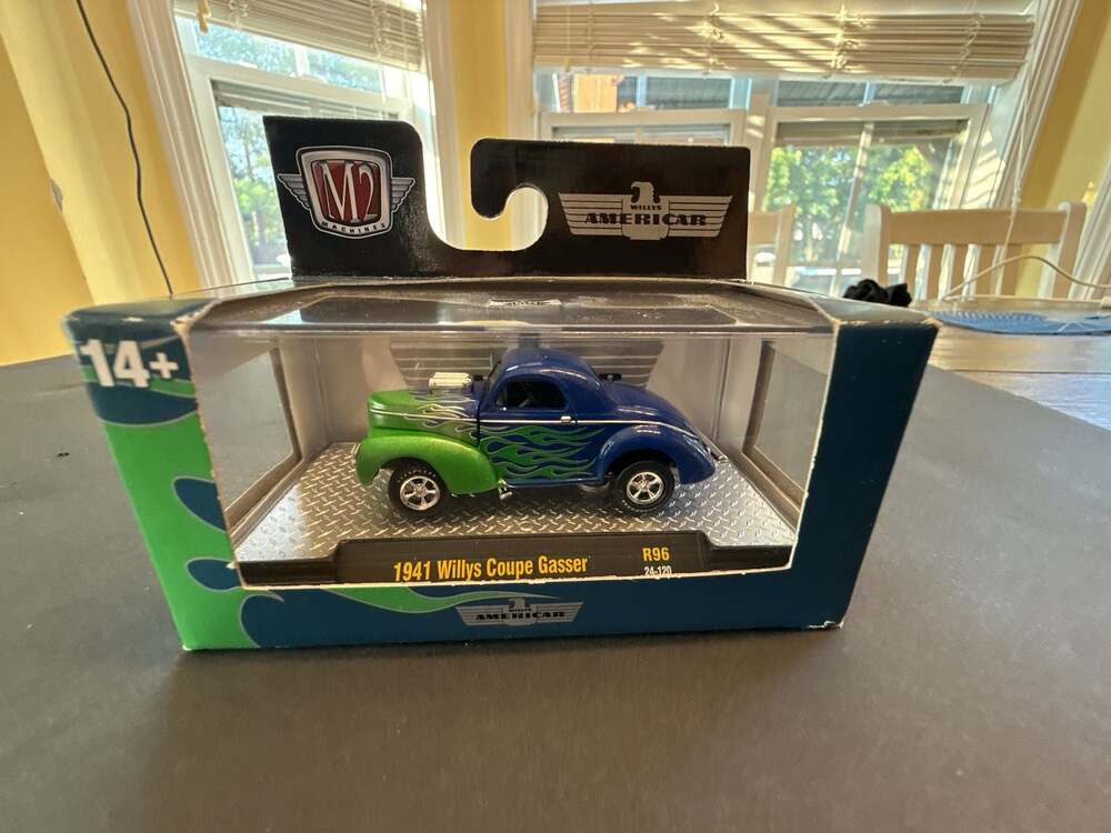 M2 Machines Auto-Thentics 1:64 Scale 1941 Willys Coupe Gasser R96
